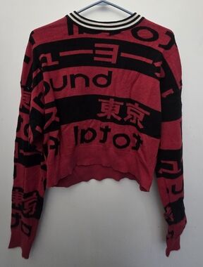 Red & Black Cropped Sweater – Graphic Text & Japanese Characters – Woven